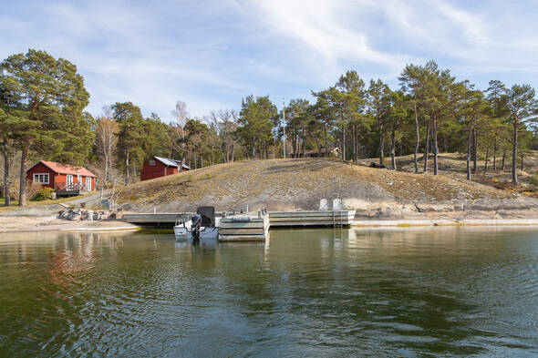Sjöstugan, den inredda ladan och huvudhuset