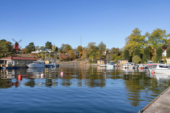 Furusund med sjömack, restaurang och gästhamn