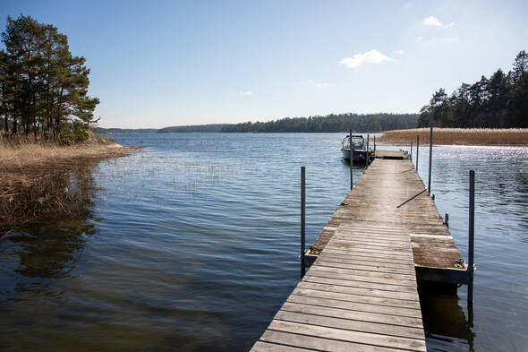 Brygga med servitut båtplats