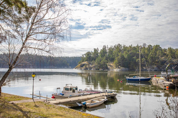 Båtplats vid brygga på samfälligheten