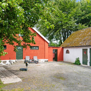 UTANFÖR HANNAS – skånelänga med garage/uthus