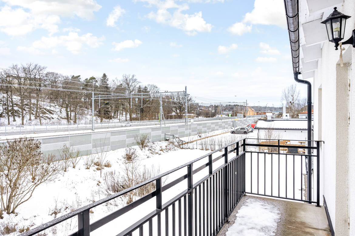 Balkong mot baksida övre plan