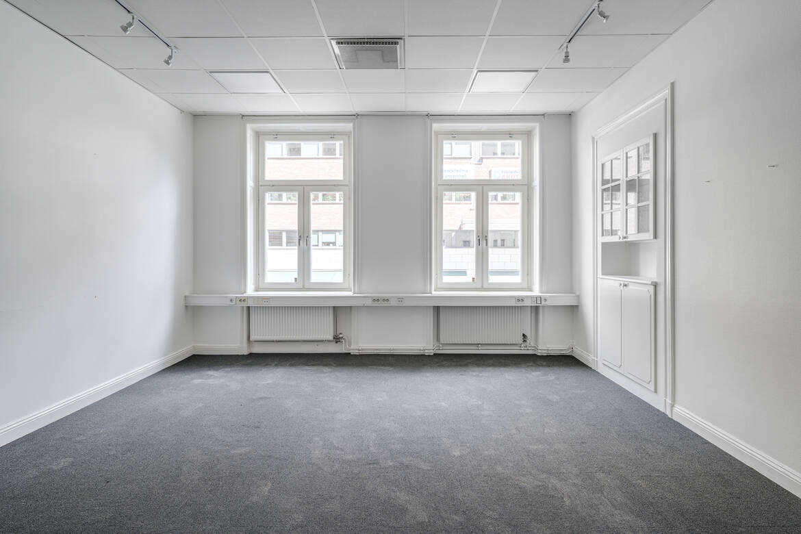 Stort rum med gott om ljusinsläpp