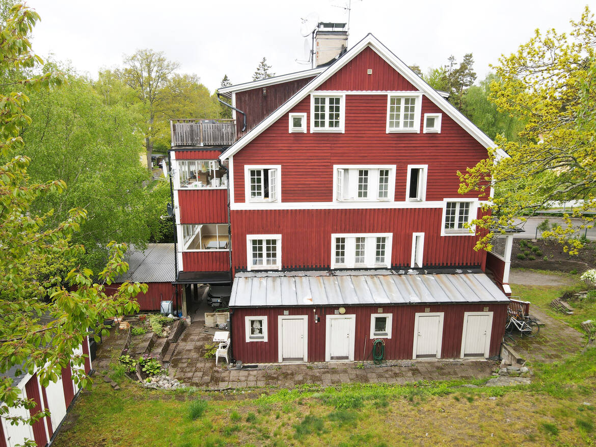 Fastighetens baksida