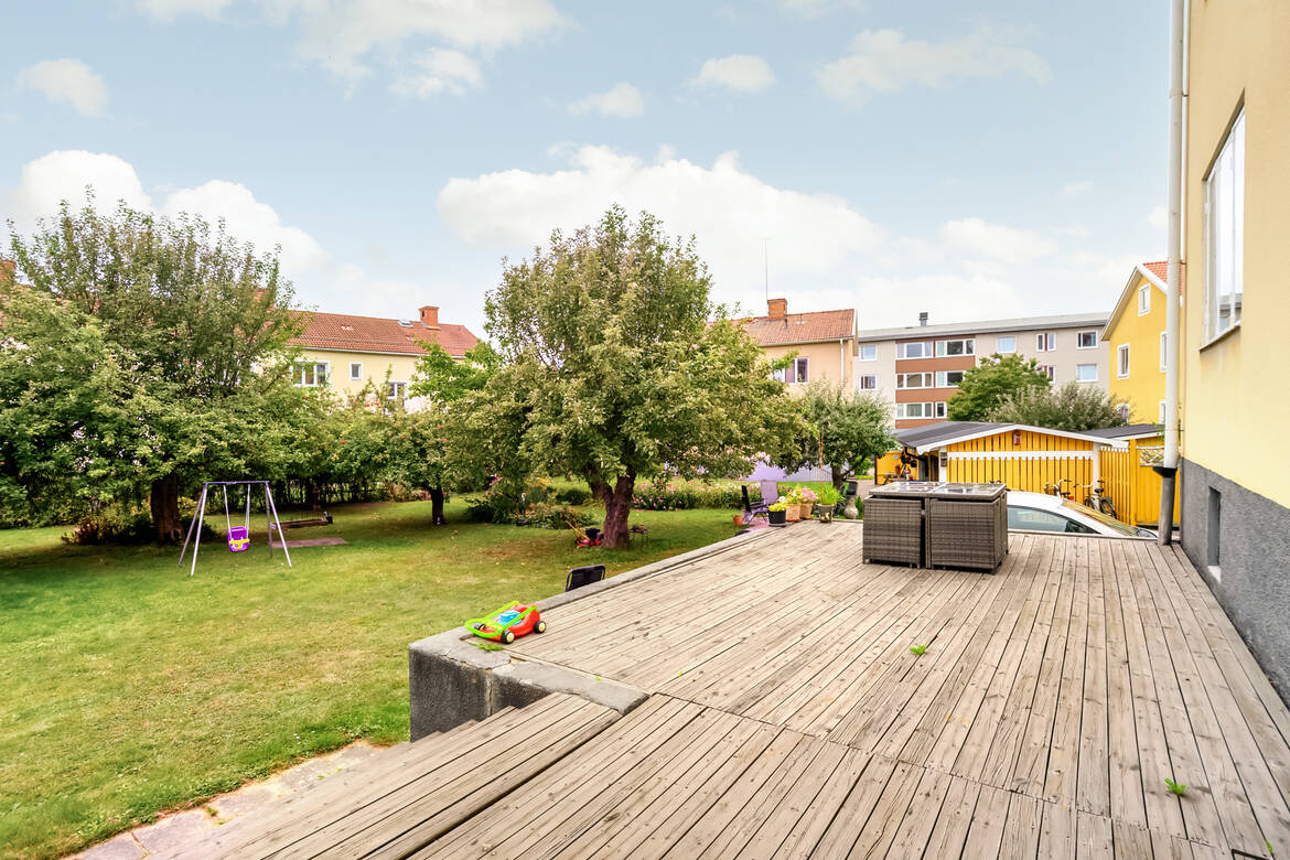 Trädgård och altan Stallgatan 18