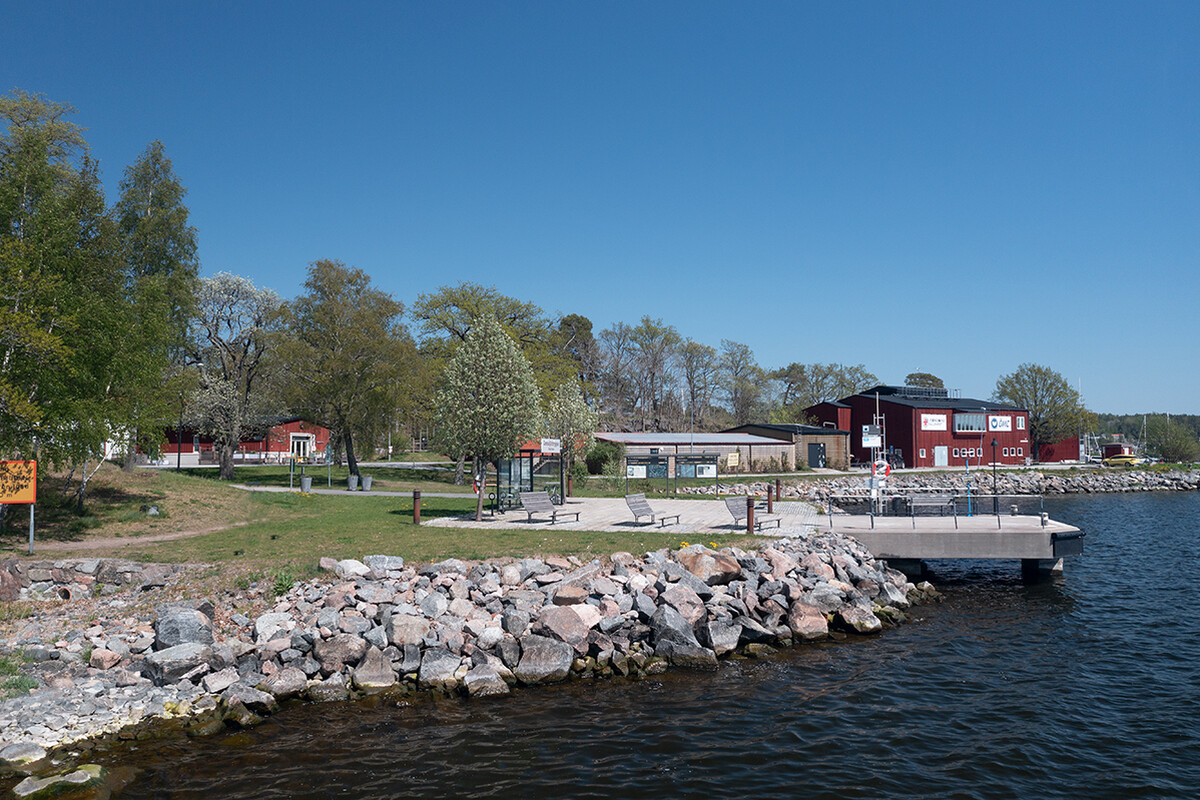 Ångbåtsbryggan nedanför Brf Grenadjären