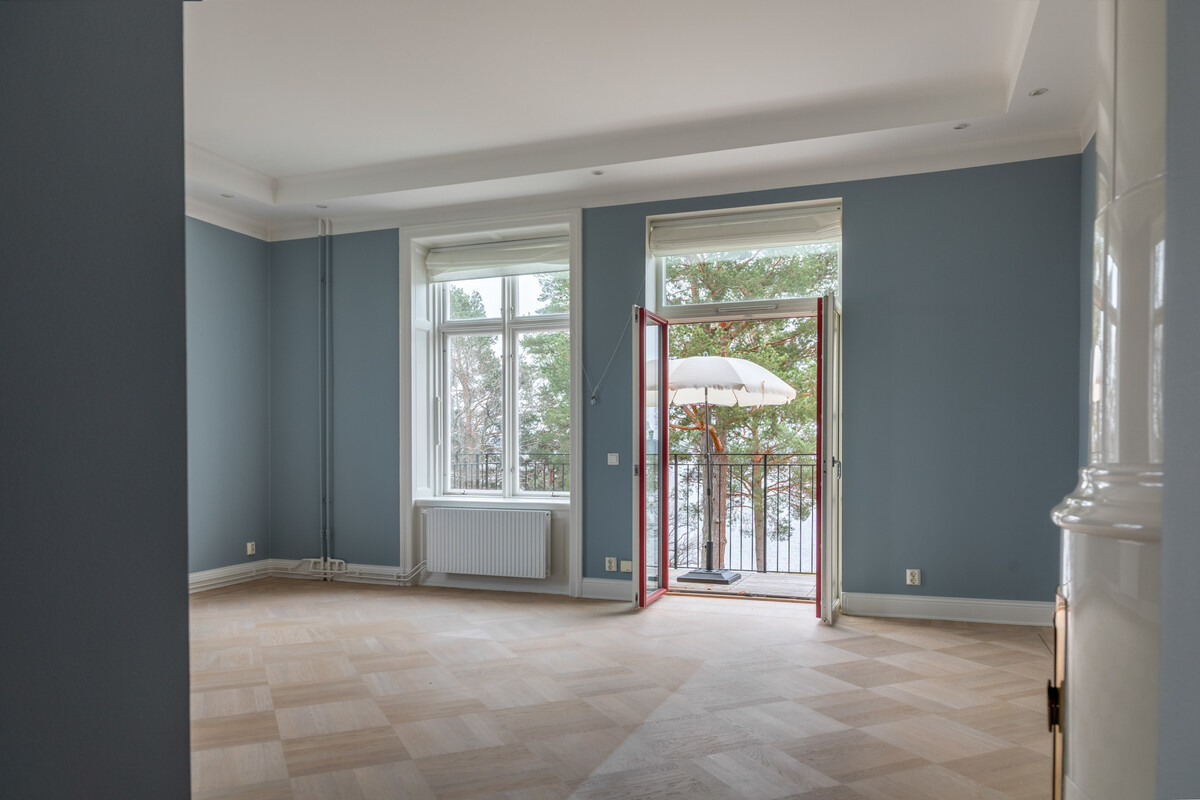 Vardagsrum med balkong