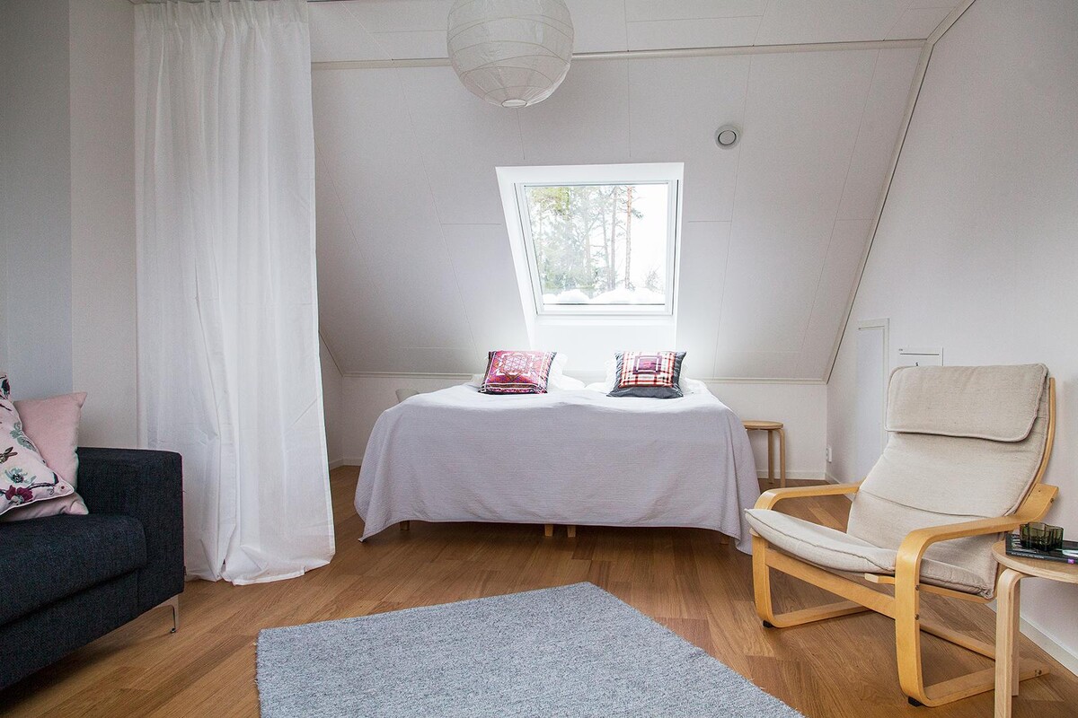 Idag används övre plan till sovrum