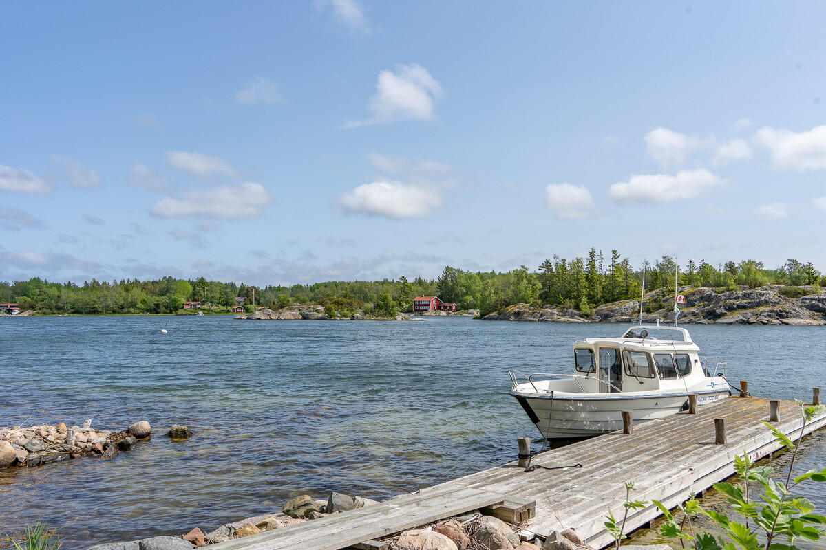 Bryggan och vy mot nordost