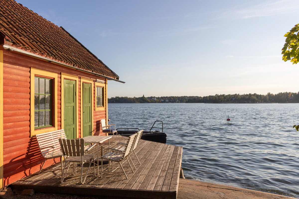 Sjöstuga i kvällssol