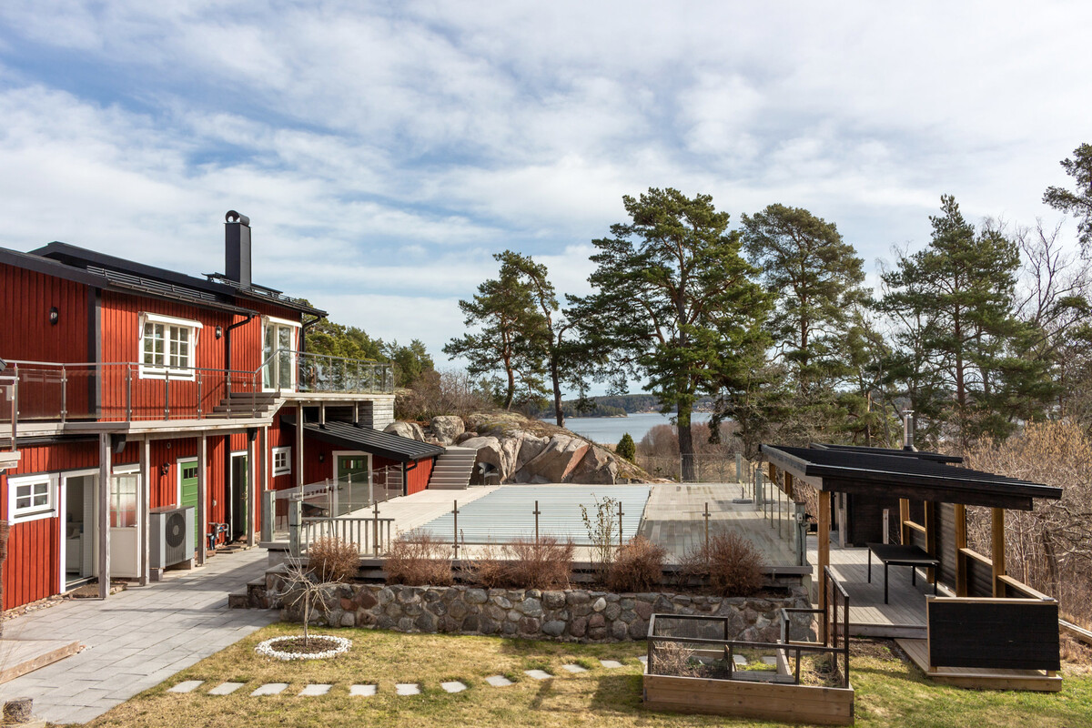 Poolområde i söderläge