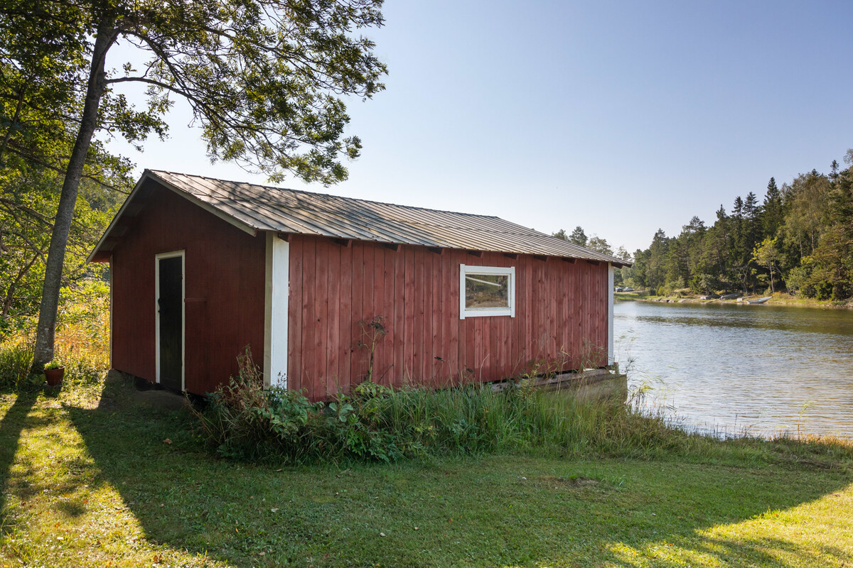Båhus med plats för två båtar