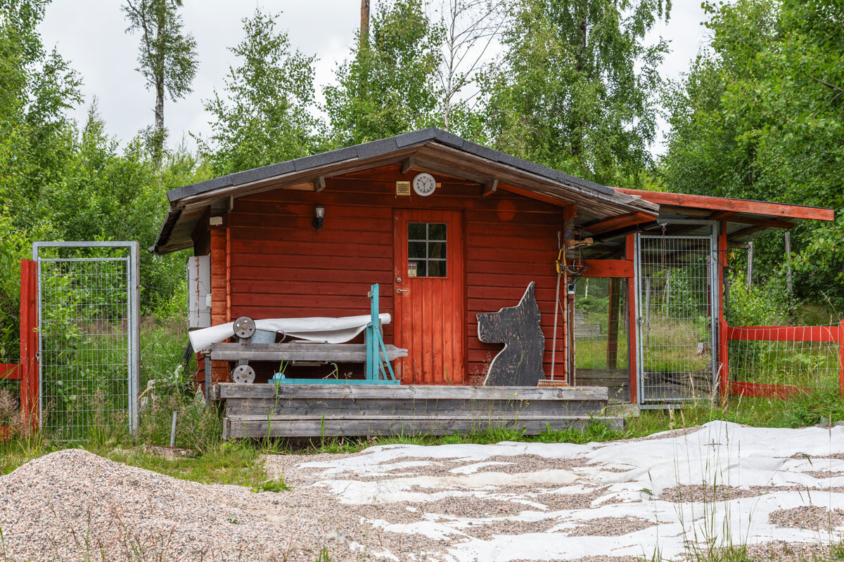 Teknikrum och hundgård