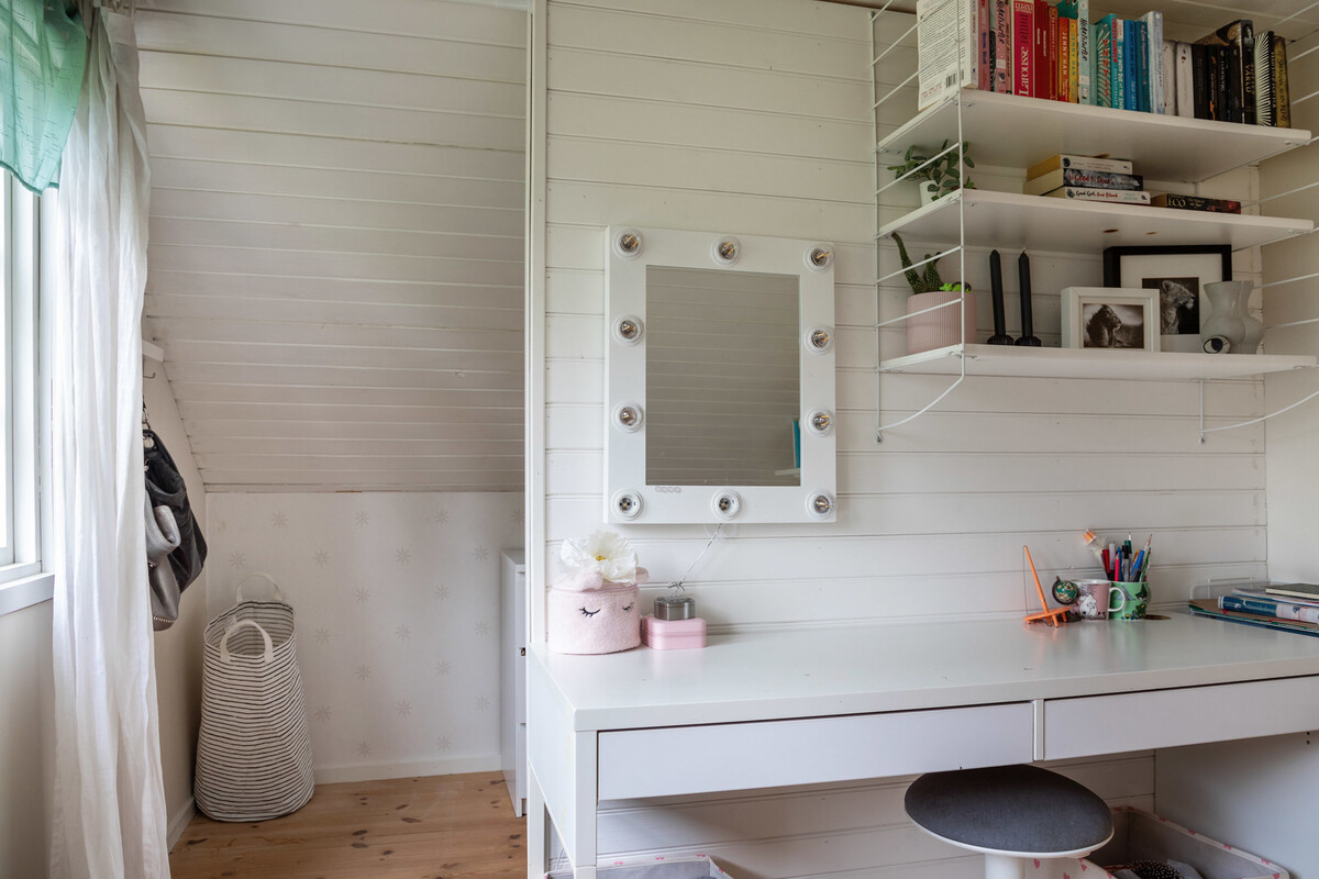 Sovrum ett med alkovdel