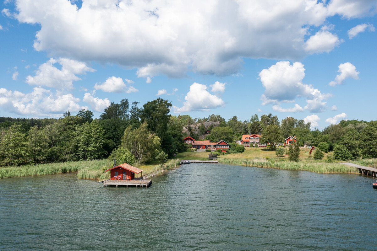 Vänstra bryggan tillhör fastigheten