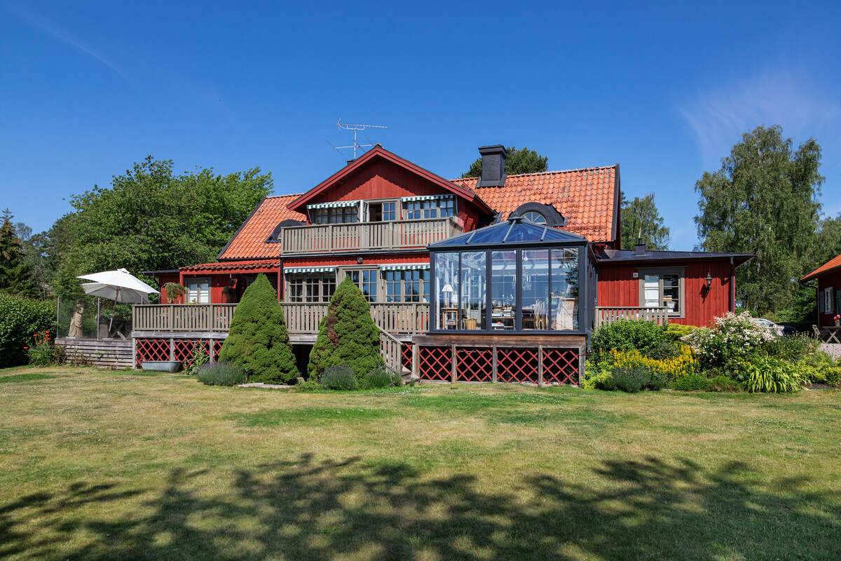 Stora huset med utbyggt glasrum