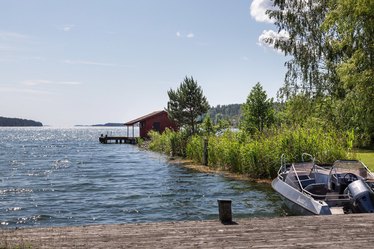 Brygga mot bastuhuset