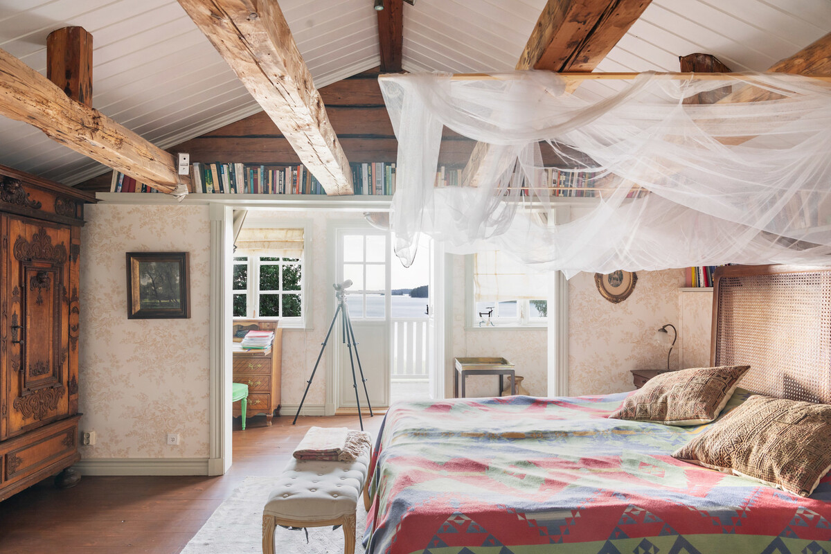 Sovrum/allrum övre plan m balkong