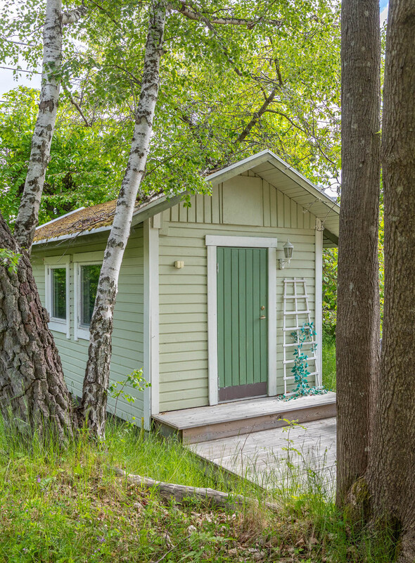 Gäststuga invid tennisbanan