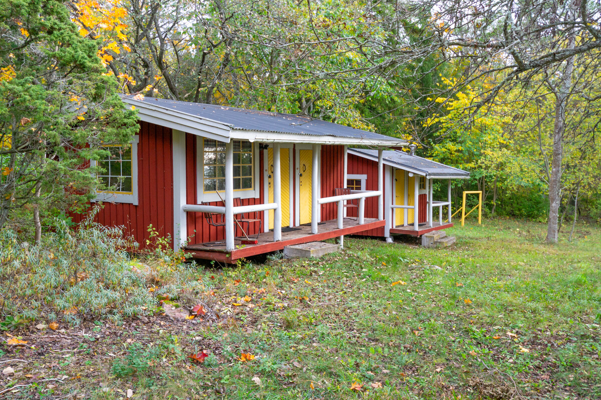 Gäststuga samt förråd/toalett