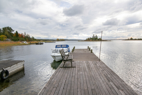 Brygga med segelbåtsdjup