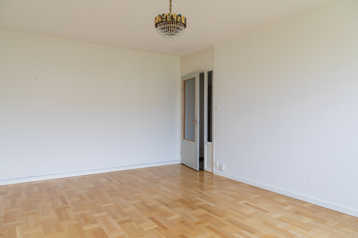 Vardagsrum med ekparkettgolv