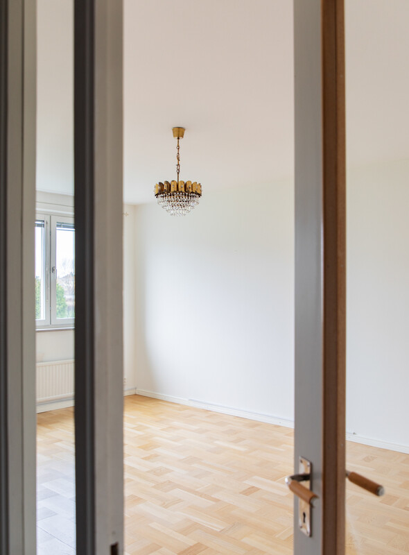 Glasat dörrparti mot vardagsrummet