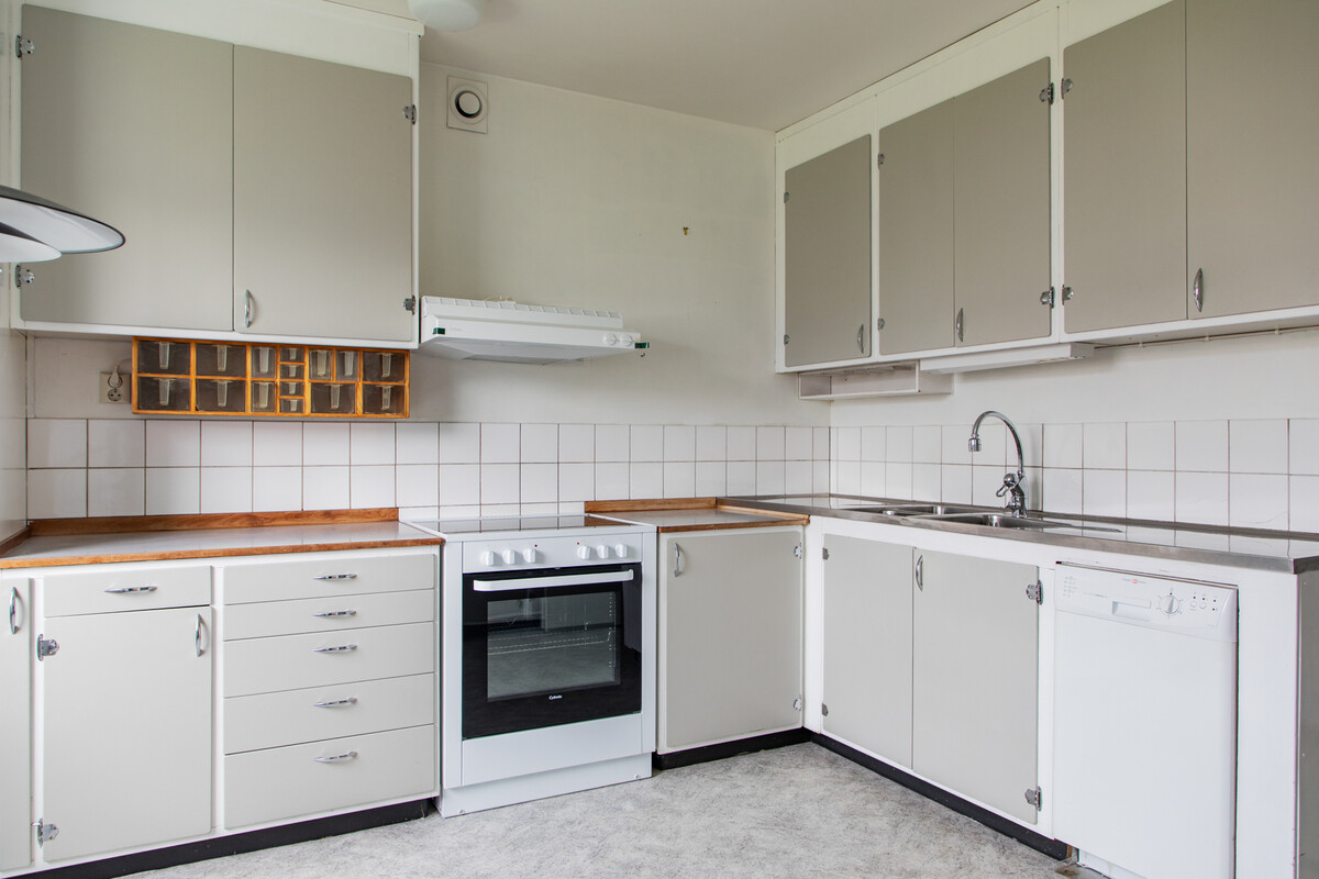 Kök med relativt nya vitvaror