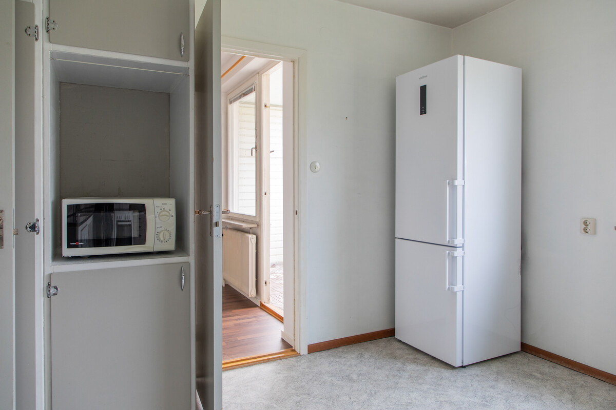 Kök med relativt ny kyl/frys