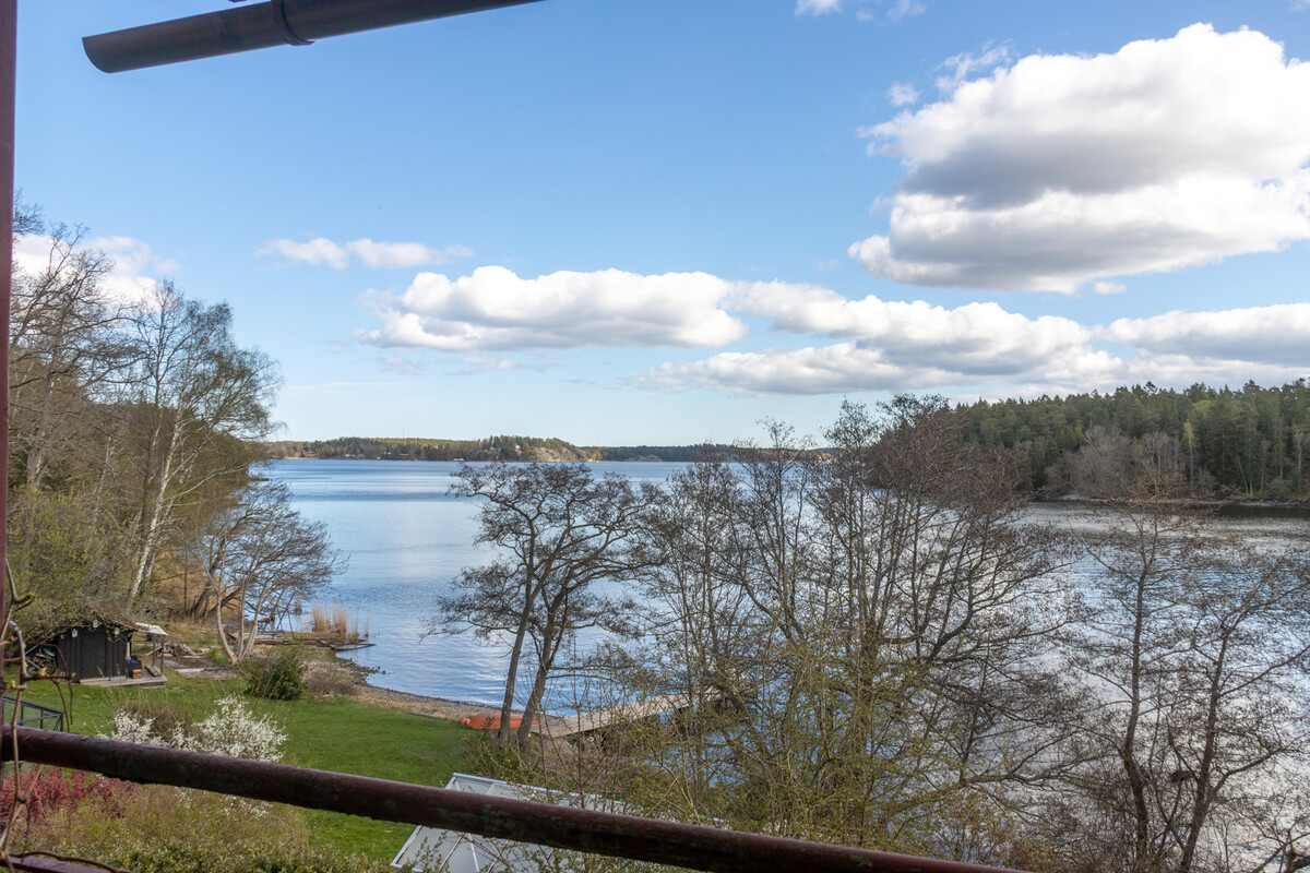 Balkongvy mot farleden vid Solöfjärden