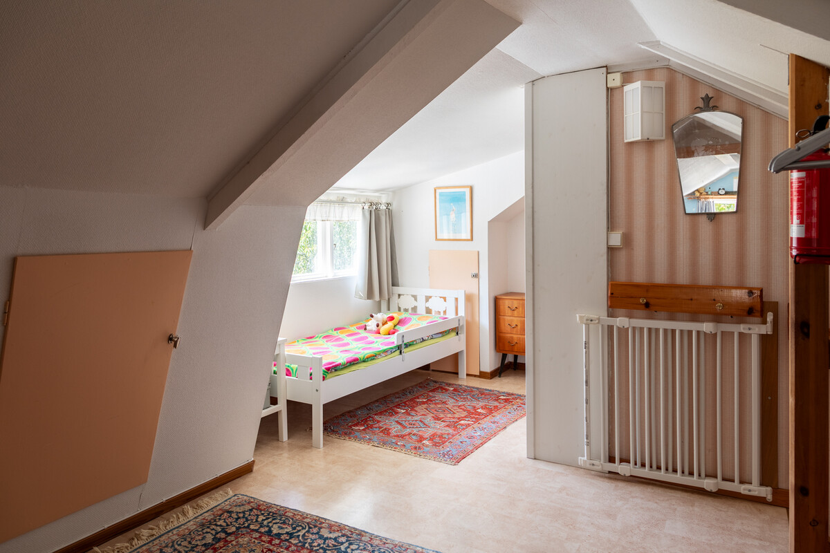 ÖV: Möblerbar hall
