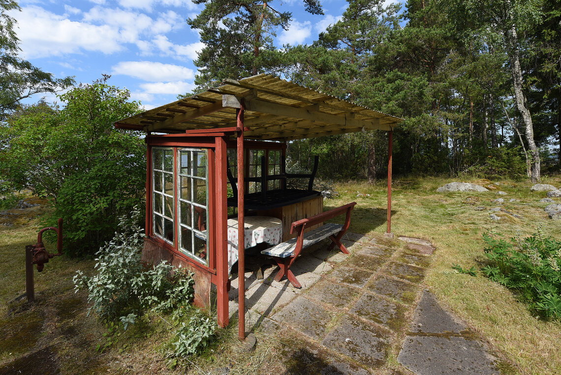 Enklare uteplats under tak Enklare uteplats under tak