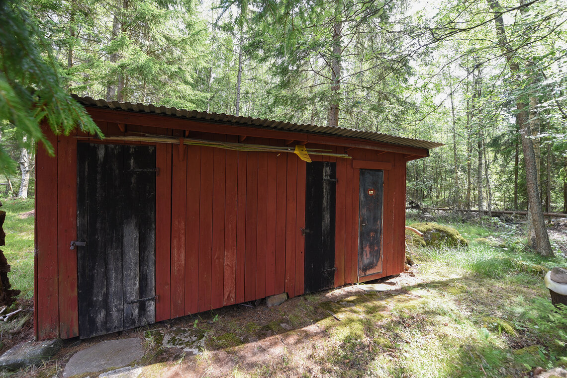 Uthus med bodar o dass Uthus med bodar o dass