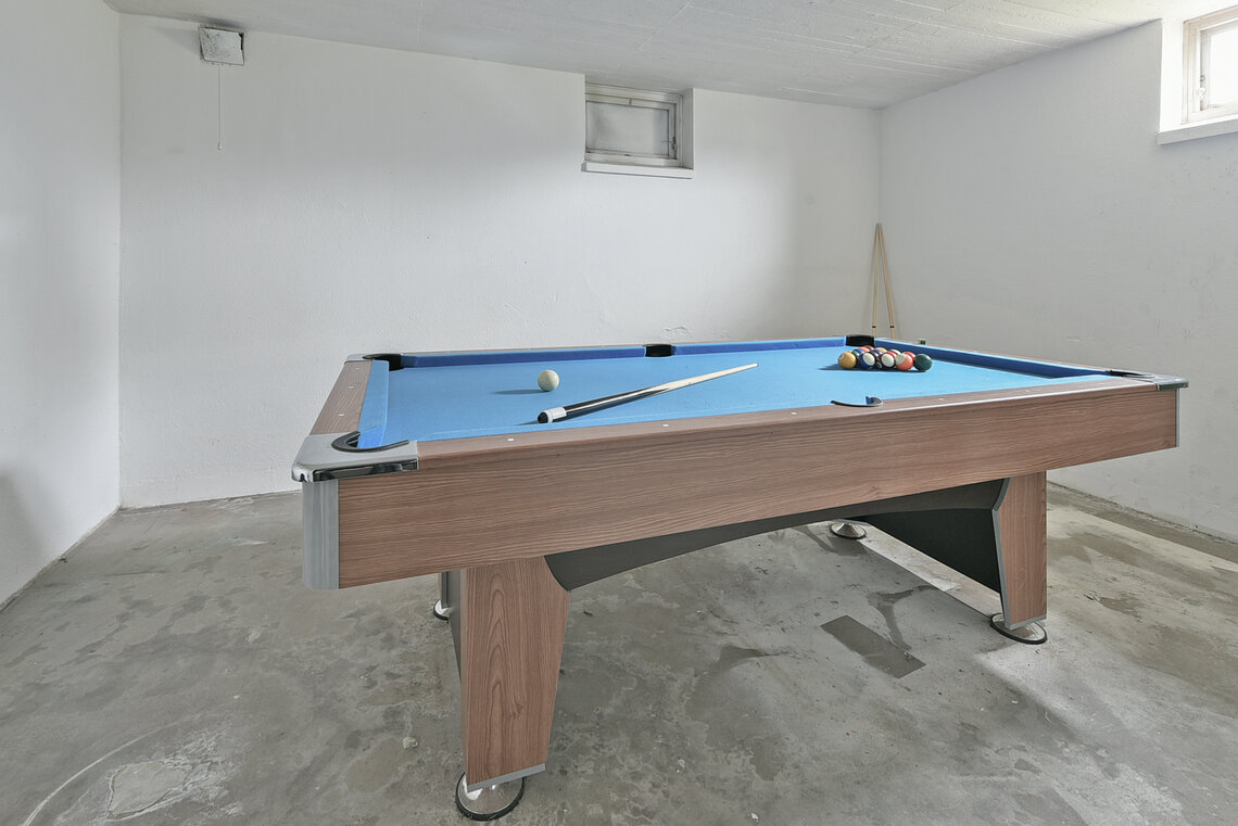 Biljardbord i källaren Biljardbord i källaren