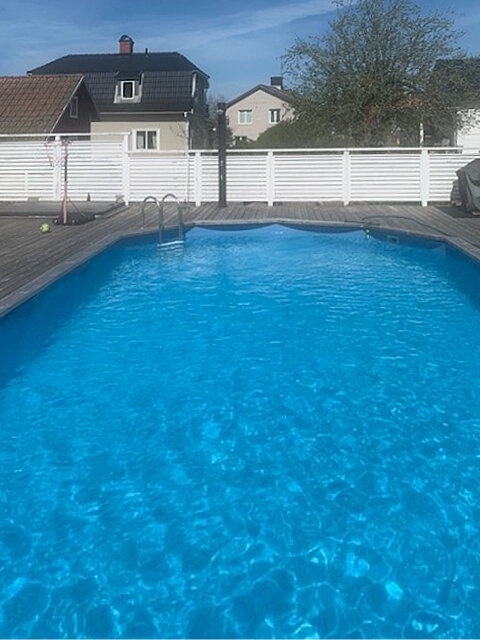 Ägarens sommarbild av poolen Ägarens sommarbild av poolen