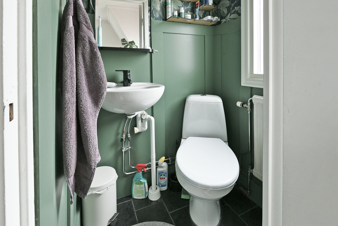 Toalett övervåning Toalett övervåning