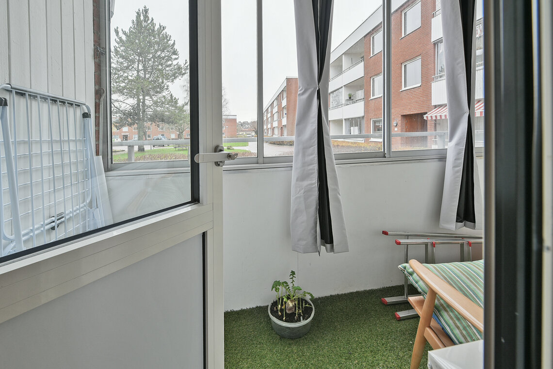 Utgång till den inglasade balkongen Utgång till den inglasade balkongen